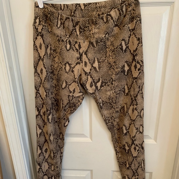 Python print leggings - Picture 1 of 3